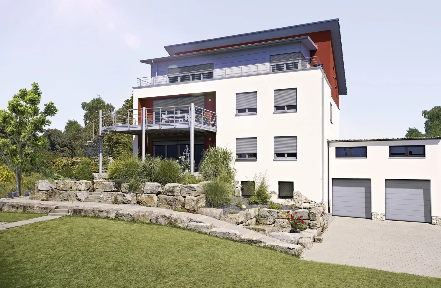 Modernes Einfamilienhaus mit gepflegtem Garten und Garage